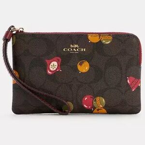 1 NEW Coach Corner Zip Wristlet In Signature Canvas With Ornament Print